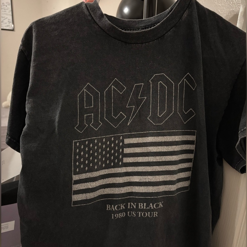 ACDC T-Shirt size medium. 1980’s shirt!